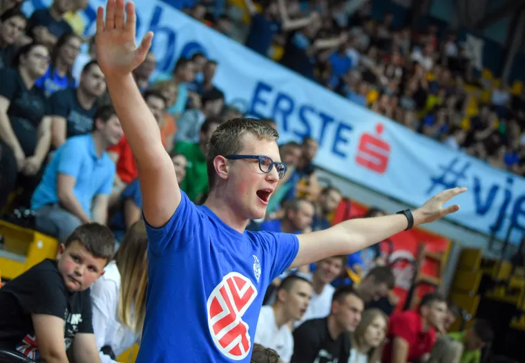 Drama na terenu, fantastična atmosfera i zanimljive poruke na presudnom dvoboju Cibone i Zadra