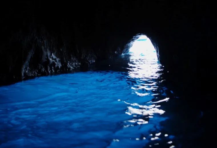 Grotta Azzurra, je morska spilja na talijanskom otoku Capriju kojoj sunce daje spektakularnu boju. U stijenu je usječena  50 metara, a duboka oko 150 m. Dno je pješčano.  Među nekolicinom modrih spilja izdvaja ju to što ju je koristio i rimski car Tiberije nakon što se umirovio, a u spilji su pronađeni i kipovi Neptuna.