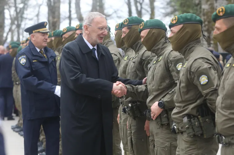 Ovi opaki momci danas su položili zakletvu, ni Milanoviću nije bilo svejedno kad im je stiskao ruke