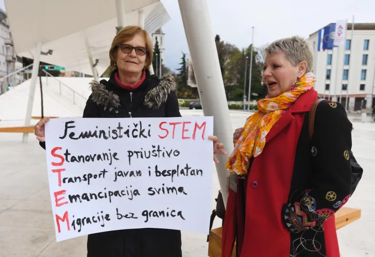 Molitelji opet na trgovima, ali ovaj muškarac se u Zagrebu pobrinuo da ostane zamijećen