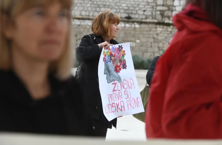 Molitelji opet na trgovima, ali ovaj muškarac se u Zagrebu pobrinuo da ostane zamijećen