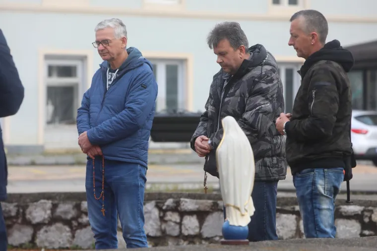 Molitelji opet na trgovima, ali ovaj muškarac se u Zagrebu pobrinuo da ostane zamijećen