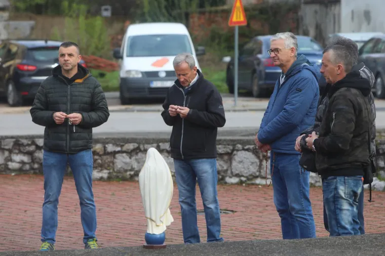 Molitelji opet na trgovima, ali ovaj muškarac se u Zagrebu pobrinuo da ostane zamijećen