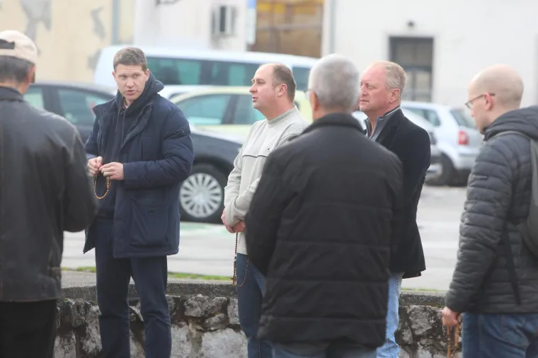 Molitelji opet na trgovima, ali ovaj muškarac se u Zagrebu pobrinuo da ostane zamijećen