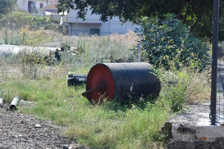 Stadion u Hrvatskoj na kojem je u veljači zasađena nova trava danas je u očajnom stanju