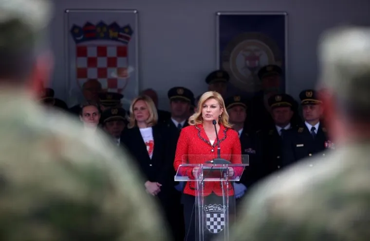 'PREDSJEDNICE, MOŽE KOMENTAR?': Kolindu novinari pitali o krizi Vlade, ona ih potpuno ignorirala