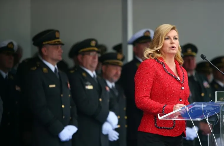'PREDSJEDNICE, MOŽE KOMENTAR?': Kolindu novinari pitali o krizi Vlade, ona ih potpuno ignorirala