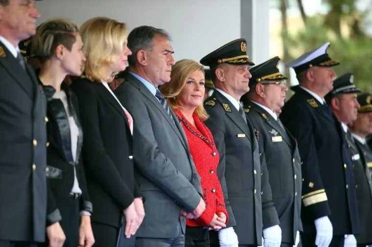 'PREDSJEDNICE, MOŽE KOMENTAR?': Kolindu novinari pitali o krizi Vlade, ona ih potpuno ignorirala