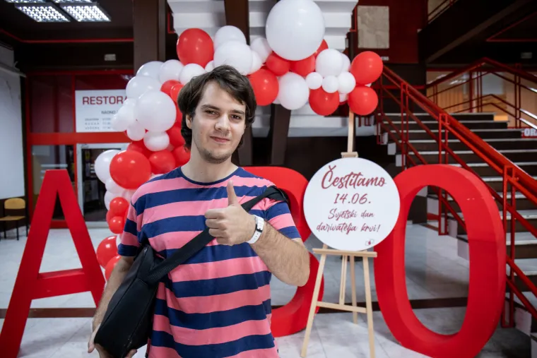 Svjetski dan darivatelja krvi studenti su prigodno obilježili darivanje u u Studentskom domu Stjepan Radić