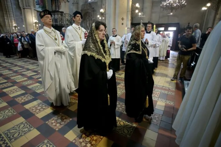 Prije obreda proglašenja, hrvatski vitezovi su prethodno gotovo tri zadnje godine prolazili duhovne obnove i pripremali se za vitezove jedinog viteškog reda koji je izravno podređen Svetom Ocu papi.