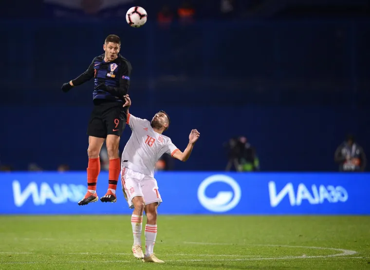Nakon Mundijala Hrvatska se mučila i do posljednjeg ciklusa Lige nacija je uzela tek jedan veliki skalp. Nakon što su nas u Ligi nacija  na domaćem terenu Španjolci ponizili s čak 6:0 na uzvratu su im Vatreni uzvratili. Neočekivani heroj u toj utakmici je bio Tin Jedvaj koji je s pozicije desnog beka postigao dva pogotka za pobjedu 3:2.