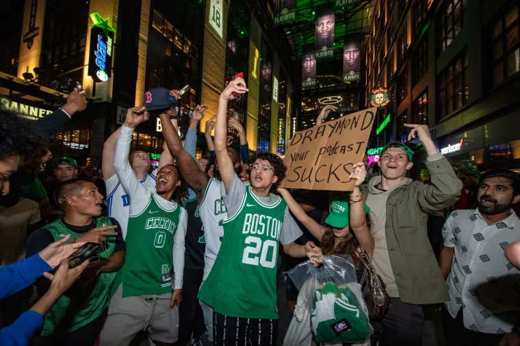 Spektakularne scene u Bostonu: Warriorsi iskoristili meč loptu i odnijeli titulu, Curry prvo ime finala