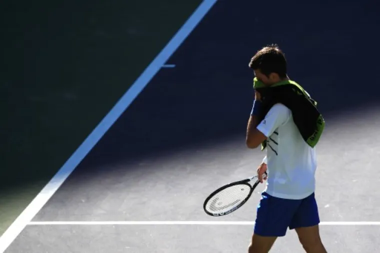 NOLE MAJSTORE, PA ŠTO SE DOGODILO? Đokovićevo iznenađujuće posrnuće u fotografijama