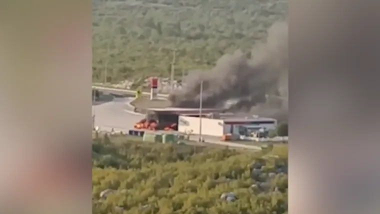 Pogledajte stravične scene na benzinskoj postaji. Ozlijeđeni se bore za život