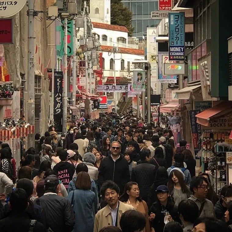 Zemlja za niže uzraste: Fotografije koje dokazuju da Japan nije stvoren za visoke ljude