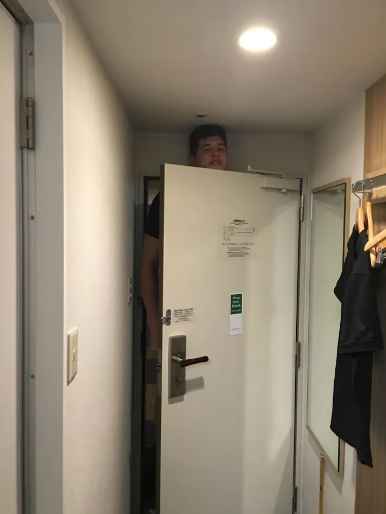 Zemlja za niže uzraste: Fotografije koje dokazuju da Japan nije stvoren za visoke ljude