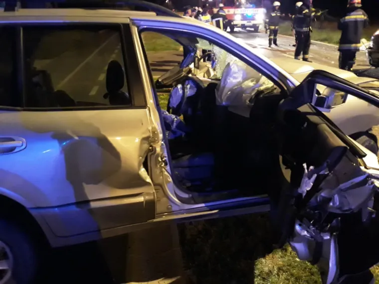 Teška prometna nesreća u Valpovu: Automobili potpuno smrskani, poginuo je muškarac