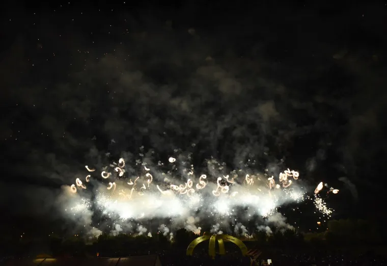 Festival boja i oblika na noćnom nebu iznad Zagreba: Raskošni vatromet bio je uvertira u ljeto