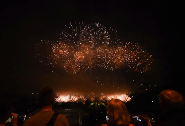 Festival boja i oblika na noćnom nebu iznad Zagreba: Raskošni vatromet bio je uvertira u ljeto