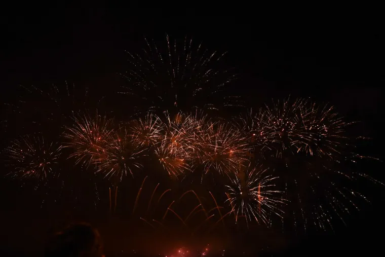 Festival boja i oblika na noćnom nebu iznad Zagreba: Raskošni vatromet bio je uvertira u ljeto