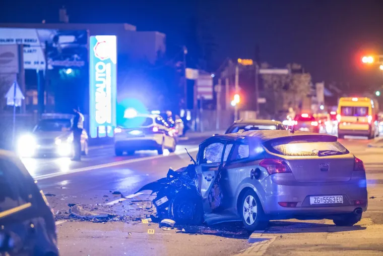 Teška nesreća u Sesvetama: Troje ih je ozlijeđeno, prizori s ceste su strašni, pravi krš i lom