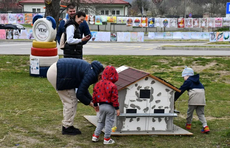 U centru Sibinja sve se zašarenilo: Pogledajte kako izgleda slavonski Zekograd