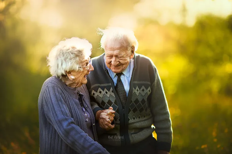 Kad se stara ljubav vrati: Predivne fotografije umirovljenih parova koje će vas u potpunosti raznježiti