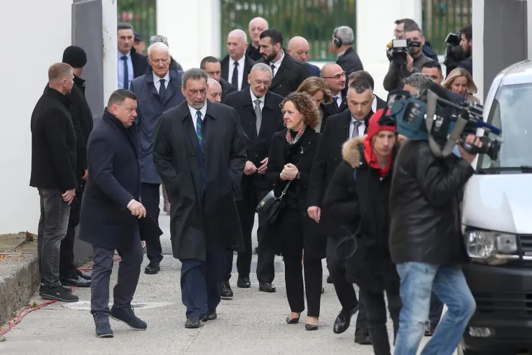 A tko nam to fali! Ma ne brinite i on je tu, samo što se u ovom trenutku još nije bio pojavio, a onda je bljesnuo u velikom stilu