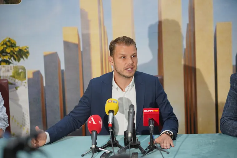 &quot;Prvi put sam obukla vjenčanicu, zapravo. Nije mi bio nikakav poseban osjećaj, haljina k&apos;o haljina. Nisam zaljubljena sada, nadam se da će i to biti uskoro. S Draškom Stanivukovićem nisam u kontaktu. Priželjkujem još jedno vjenčanje, zašto ne, s budućim izabranikom&quot;; ispričala je Tanja. 