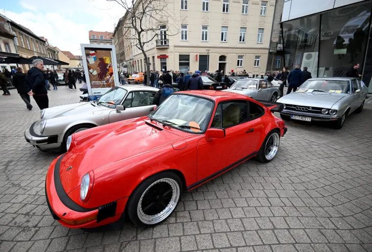 Fascinantni oldtimeri plijenili poglede Zagrepčana: Koji vam je najljepši stari kotač?