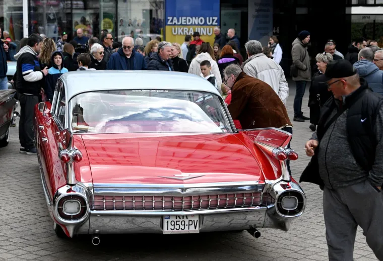 Fascinantni oldtimeri plijenili poglede Zagrepčana: Koji vam je najljepši stari kotač?