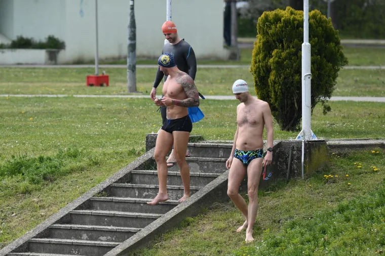 Ovi kršni momci priredili su pravu gozbu za oči Zagrepčankama i zaplivali u jarunskom jezeru