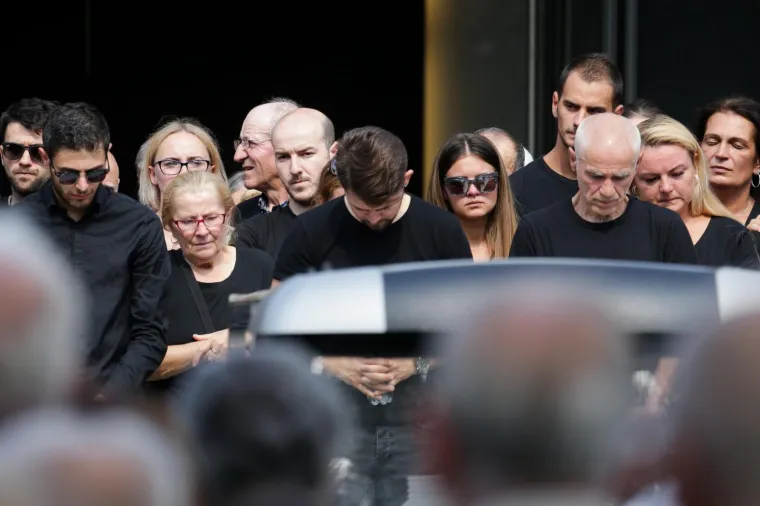 Velika tuga na ispraćaju žrtava ubojice s Kajzerice: Josipa i Paulo pokopani su u bijelim lijesovima
