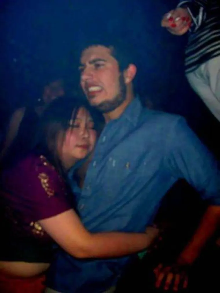 FOTOGRAFIJE ZBOG KOJIH SU HTJELI PROPASTI U ZEMLJU: Ne podnose dobro alkohol, ali nikako da odustanu