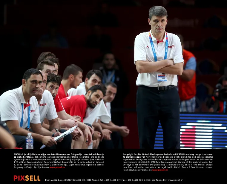 Pogledajte pokisla lica naših košarkaša nakon blamaže protiv Češke na Eurobasketu