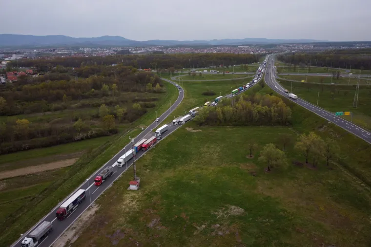 Zbog radova na A3 stvaraju se ogromne kolone, a strpljenje je ključno! Ovako prometni kolaps izgleda iz zraka