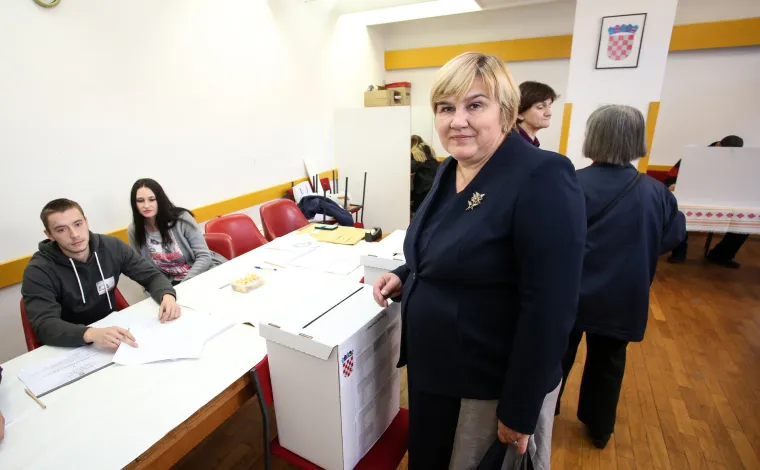 Brojni hrvatski političari ispunili građansku dužnost: glasali su i Milanović, Karamarko, Bandić, Čačić, Sinčić...