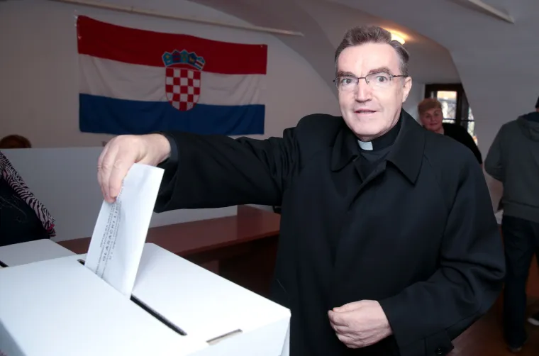 Brojni hrvatski političari ispunili građansku dužnost: glasali su i Milanović, Karamarko, Bandić, Čačić, Sinčić...
