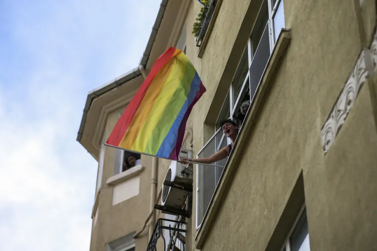 Turska policija blokirala održavanje Povorke ponosa. Pogledajte prizore s ulica Istanbula