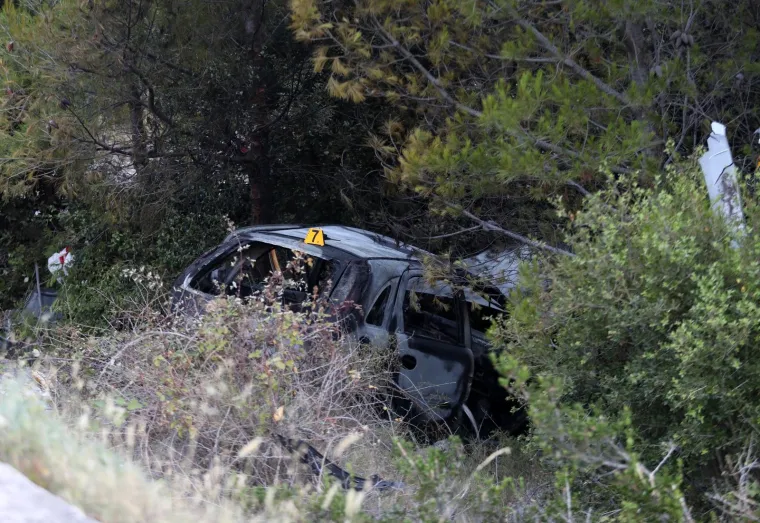 U teškoj prometnoj nesreći automobil sletio s ceste: Jedna osoba smrtno stradala