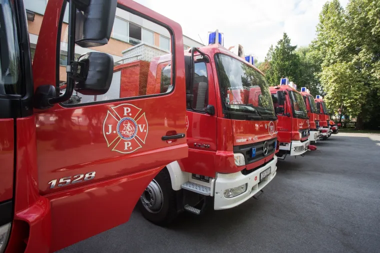 Vatrogasci diljem Hrvatske i Slovenije ispratili kolegu na vječni počinak: Postrojili su se, upalili sirene...