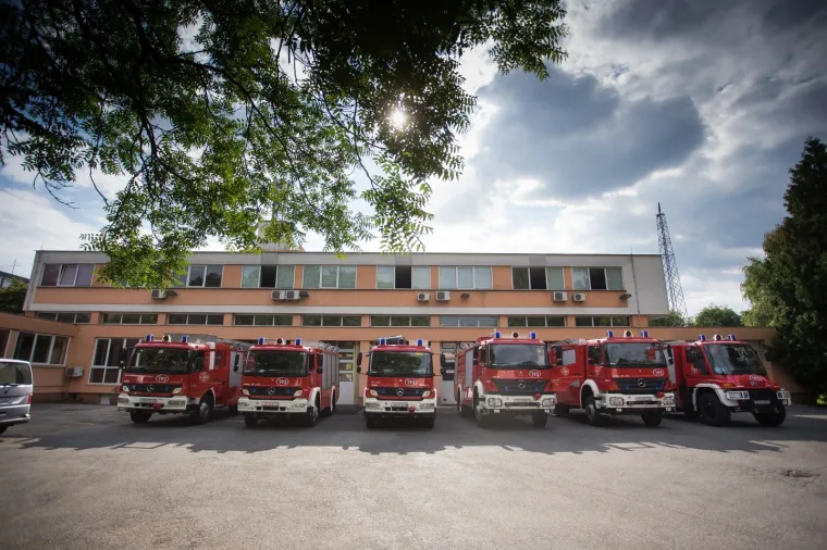 Vatrogasci diljem Hrvatske i Slovenije ispratili kolegu na vječni počinak: Postrojili su se, upalili sirene...