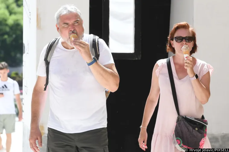 Nekima je vrućina toliko udarila u glavu da su zgodnu prolaznicu u Šibeniku upravo zamijenili sa Severinom