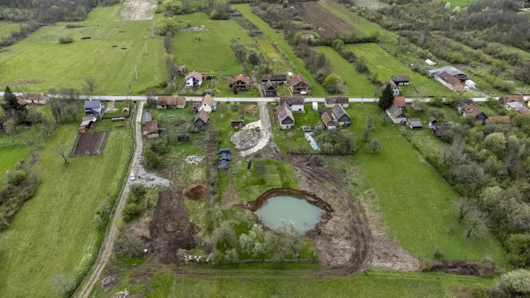 Nova ogromna rupa otvorila se na Baniji, tek kad vidite fotografije iz zraka bit će vam jasno zašto su stanovnici uznemireni
