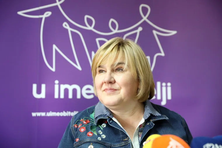 Čelnica 'U ime obitelji' u zadnje vrijeme i nije toliko prisutna u javnosti, ali njeni stavovi su više nego poznati većini građana. O svojoj možebitnoj kandidaturi za predsjednicu države nije govorila, ali u desnom spektru hrvatske politike ona uživa poprilično velik ugled i bit će zanimljivo kako će se ponašati kada i službeno krene priča o predsjedničkim izborima.