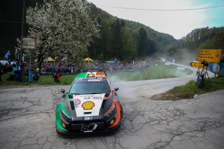 Počeo je Croatia Rally, najbolje krenuo vozač koji je lani napravio kaos na zagrebačkim ulicama