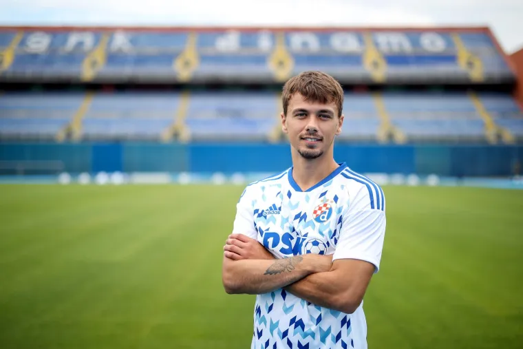 Dinamo predstavio nove dresove, da li vam se sviđaju? Imaju jedan poseban detalj kod ovratnika