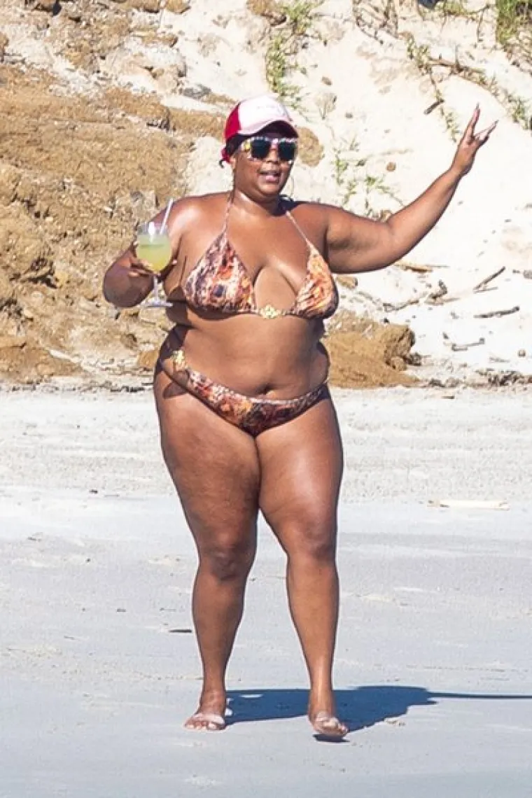 Lizzo ponosno pokazuje svoje golišavo 'plus size' tijelo, a hejterima poručuje: 'Žao mi je što vas moje savršeno lice i tijelo vrijeđaju'
