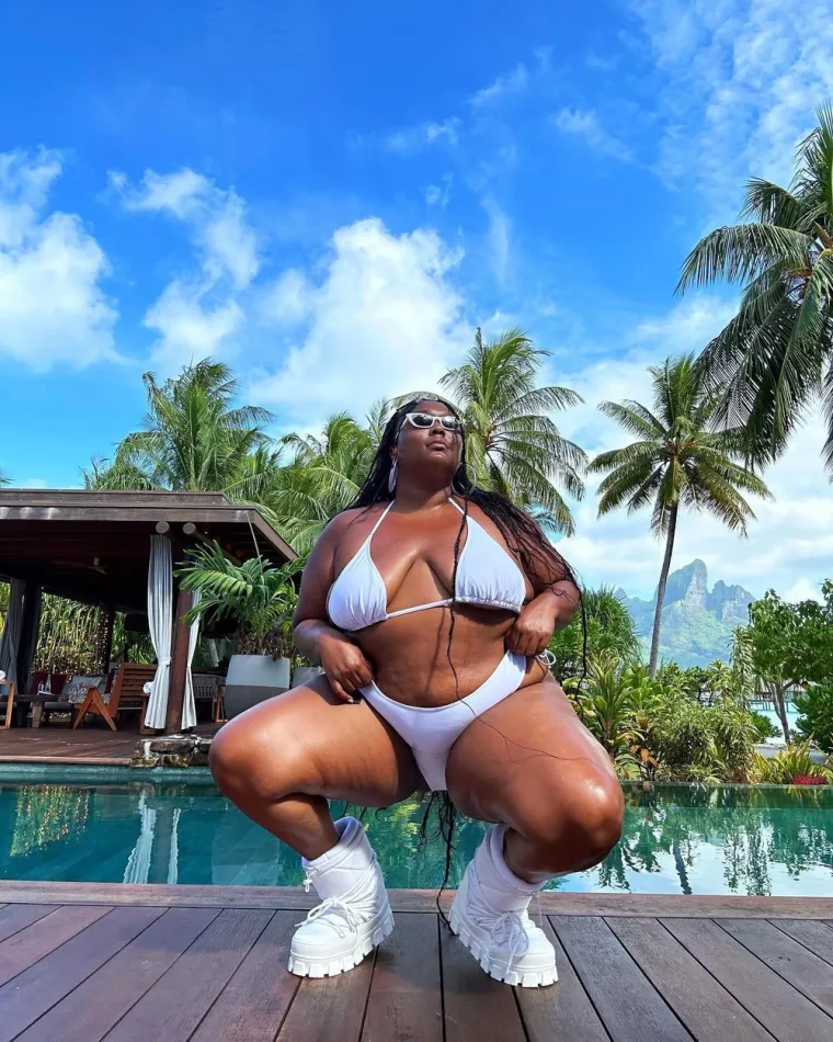 Lizzo ponosno pokazuje svoje golišavo 'plus size' tijelo, a hejterima poručuje: 'Žao mi je što vas moje savršeno lice i tijelo vrijeđaju'