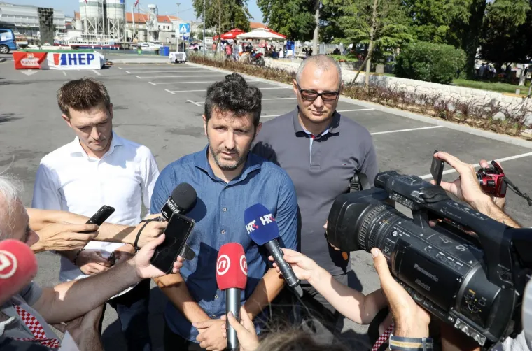 Političari okupirali Metković: Pogledajte tko je sve došao na 22.Maraton lađa